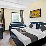Super Townhouse Prakash Continental Near Netaji Subhash Place Metro Station
