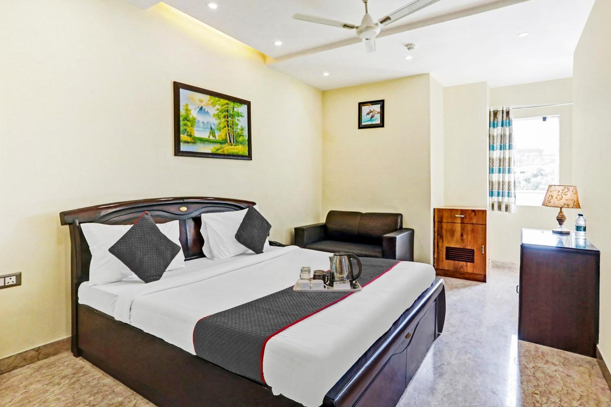 Townhouse Prakash Continental Near Netaji Subhash Place Metro Station New Delhi