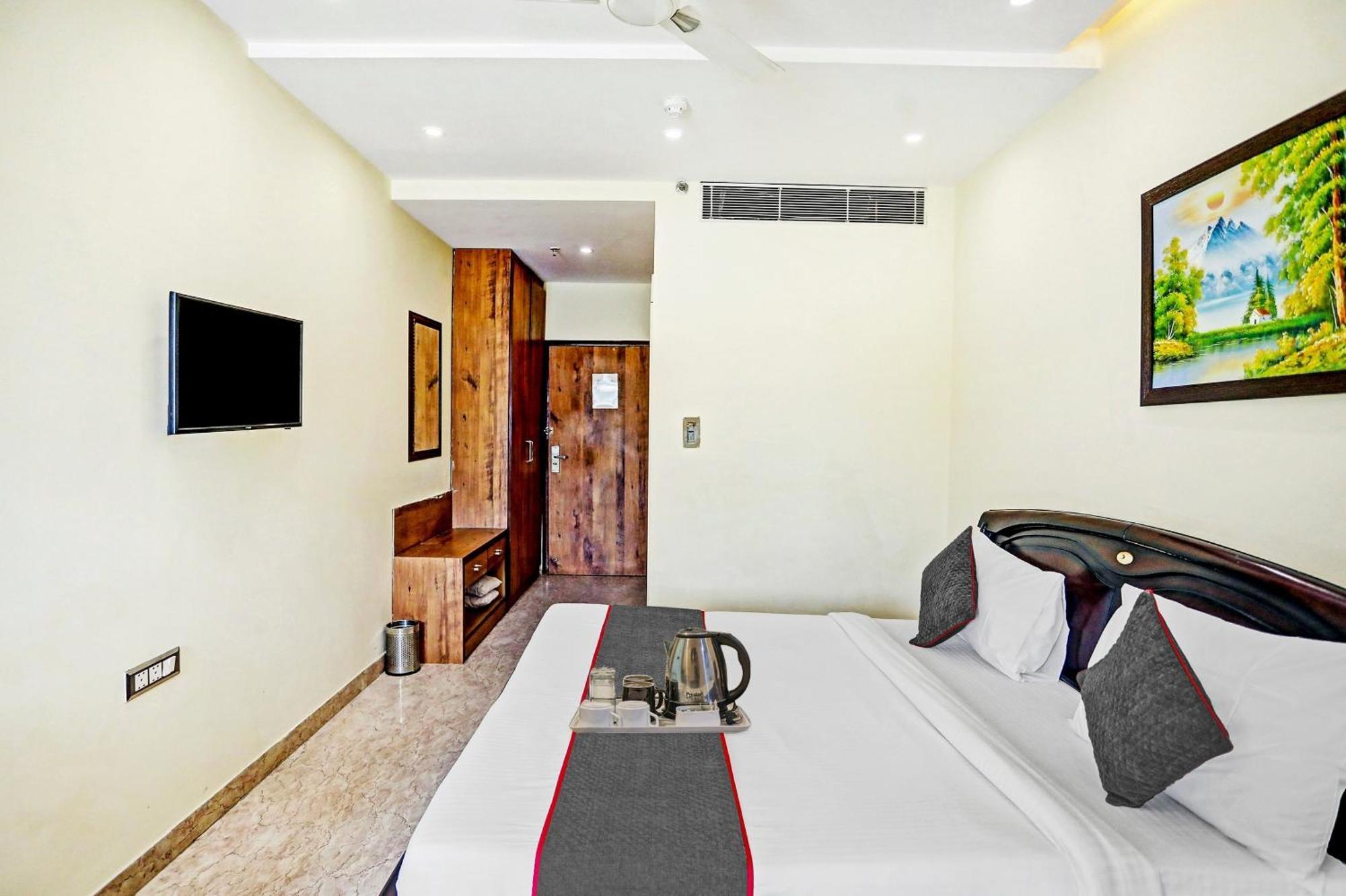Townhouse Prakash Continental Near Netaji Subhash Place Metro Station 4* New Delhi