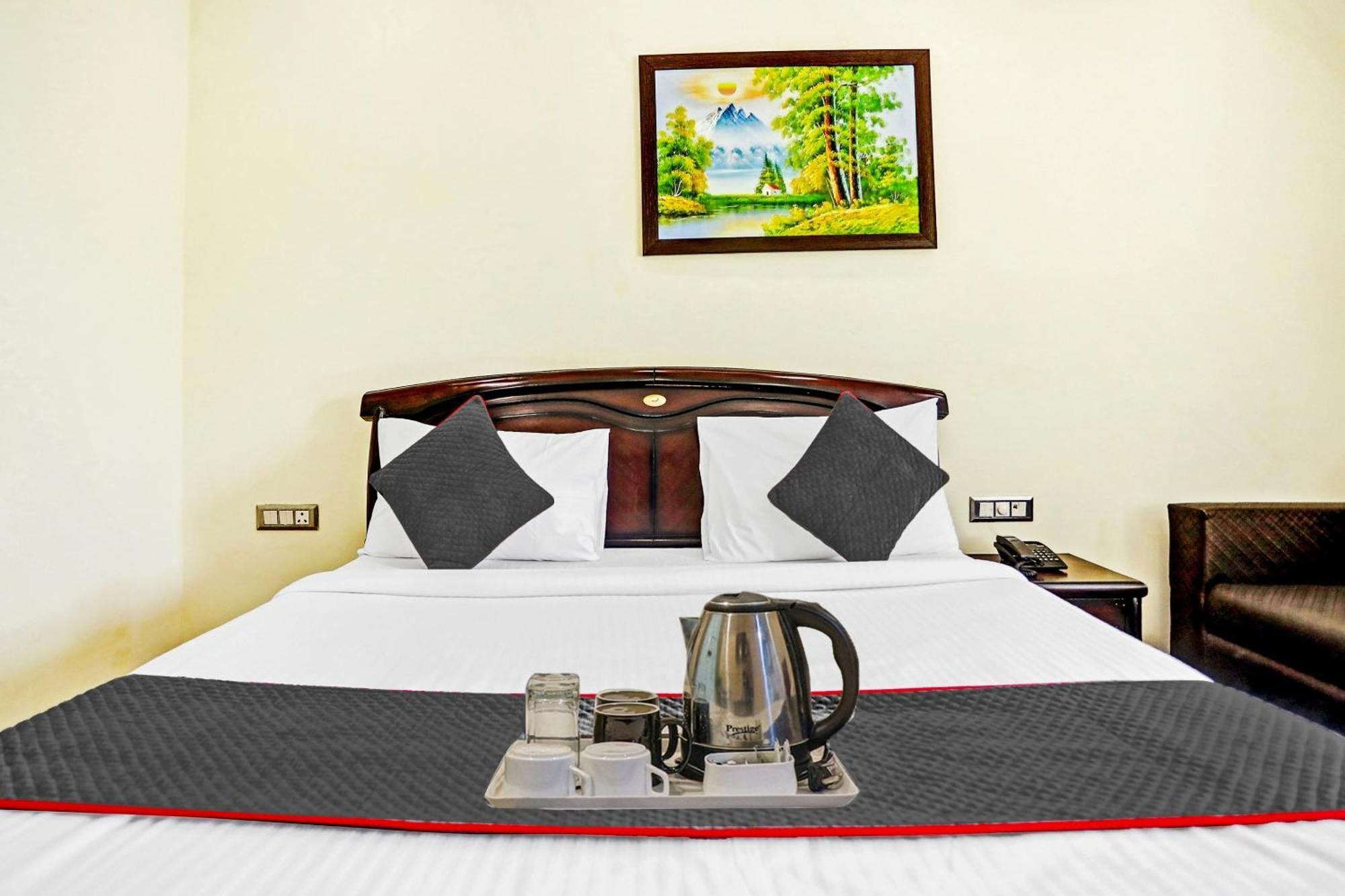 Townhouse Prakash Continental Near Netaji Subhash Place Metro Station New Delhi
